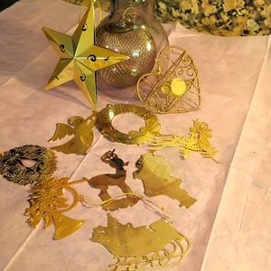 11 pieces of goldtone metal